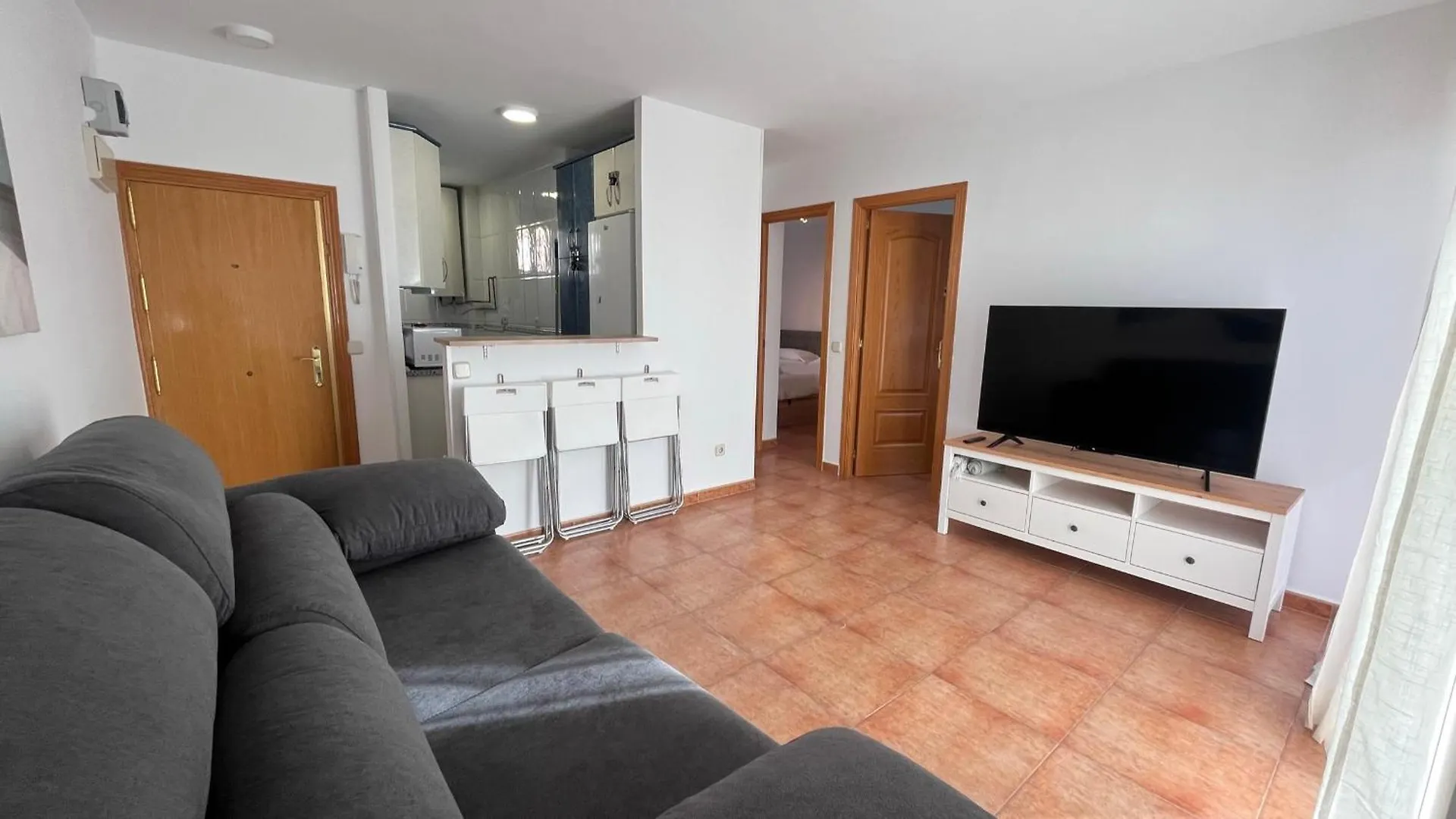 Luminoso Apartamento 6 Personas contacts