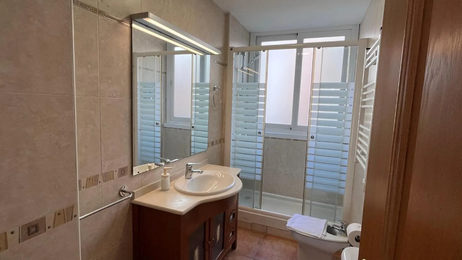 Luminoso Apartamento 6 Personas Madrid Apartment